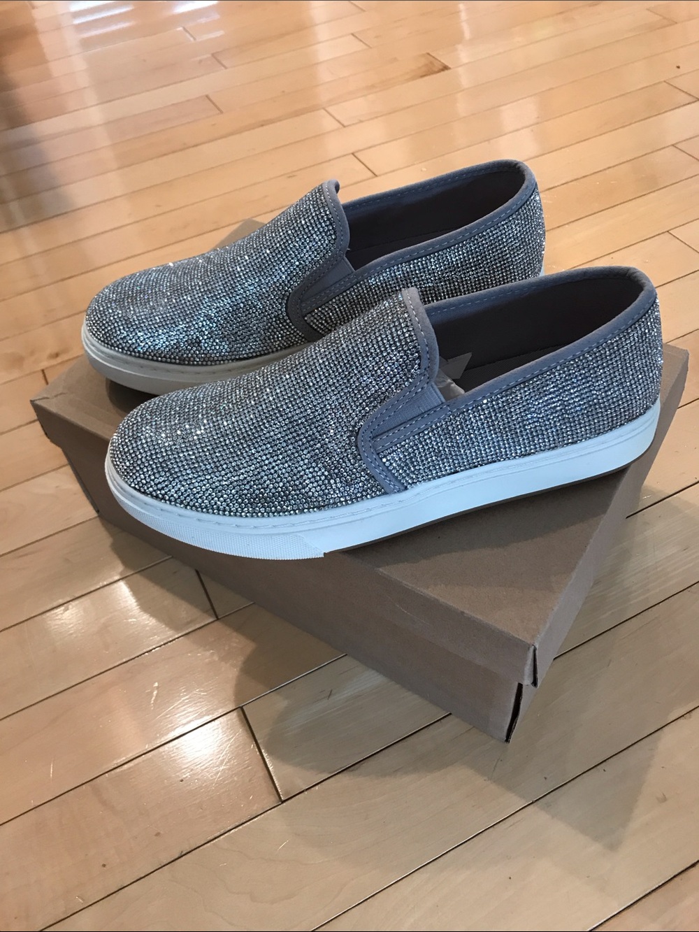 New Steve Madden sparkling slip on sneakers - 8 in box - Picture 3 of 11